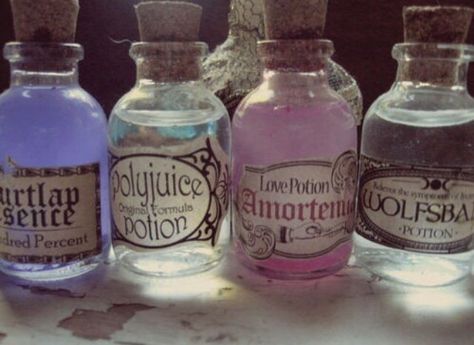 Whimsy potion bottles Harry Potter Potions, Harry Potter Bedroom, Images Harry Potter, Hogwarts Aesthetic, Slytherin Aesthetic, Harry Potter Room, Magic Aesthetic, Maid Sama, Tupac Shakur