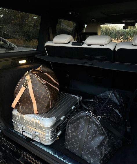 Suitcase Luxury, Suitcase Aesthetic, Luggage Aesthetic, Luxury Suitcase, Louis Vuitton Suitcase, Travel Suitcases, Luxury Luggage, Louis Vuitton Luggage, Louis Vuitton Travel