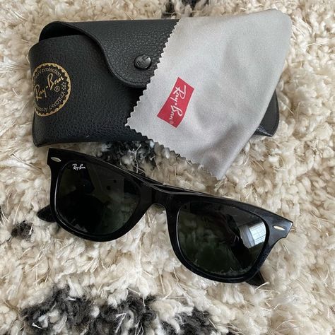 Black Raybans Ray Ban Wayfarer Women, Black Sunglasses Ray Bans, Blue Blaze, Ray Ban Original Wayfarer, Black Wayfarer Sunglasses, Wayfarer Glasses, Mens Glasses Fashion, Ray Ban Sunglasses Wayfarer, Classy Outfits Men