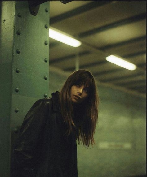 Outdoor Portrait, Night Portrait, Photographie Portrait Inspiration, Street Portrait, U Bahn, Foto Art, Parking Garage, Cinematic Photography, Taylor Swift Pictures