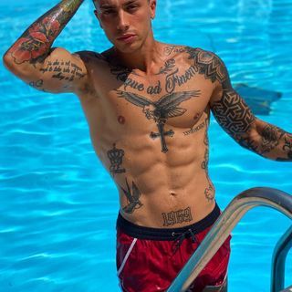 Tattoo Inspiration Men, Cool Chest Tattoos, Neck Tattoo For Guys, Back Tattoos For Guys, Chest Tattoo Men, Boy Tattoos, Hand Tattoos For Guys, Arm Tattoos For Guys, Tattoo Sleeve Men