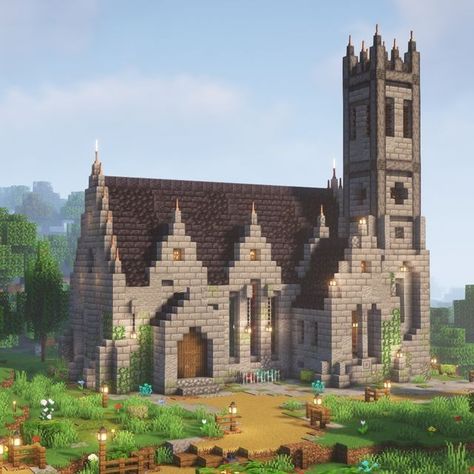 Minecraft Castle With Village, Minecraft Base Medieval, Minecraft Building Ideas Medieval Castle, Minecraft Medieval Townhouse, Kingdom Layout Minecraft, Midevil Minecraft Build Castle, Minecraft Church Tutorial, Medevial Minecraft Builds, Minecraft Chapel Ideas