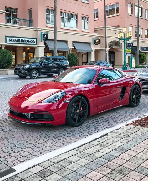 Awesome Carmine red 718 Cayman GTS #porsche #718 #cayman #GTS #flat4 #turbo #365hp #porschepower #porscheporn #carminered #hoony_porsche 📷@taied_up Porsche Cayman 987 Red, Red Porche Car, Red Porsche Aesthetic, Porche 718, Porsche Cayman Gts, Car Aesthetic Wallpaper, Porsche 718 Cayman Gts, Porche Car, Car Aesthetic Interior