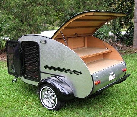 Eriba Puck, Teardrop Trailer Plans, Building A Teardrop Trailer, Teardrop Camper Plans, Teardrop Caravan, Small Caravans, Kombi Motorhome, Teardrop Camper Trailer, Trailer Diy