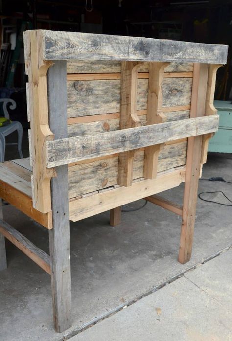 Pallet Wood Projects are so much fun because the wood is cheap and the possibilities are endless. Click over to see how easy it is to make a pallet wood mud kitchen for the kids! Mud Kitchen For Kids, Kids Mud, Diy Mud Kitchen, Pallet Designs, Into The Wood, Mud Kitchen, Wood Pallet Projects, Garden In The Woods, Diy Pallet Projects