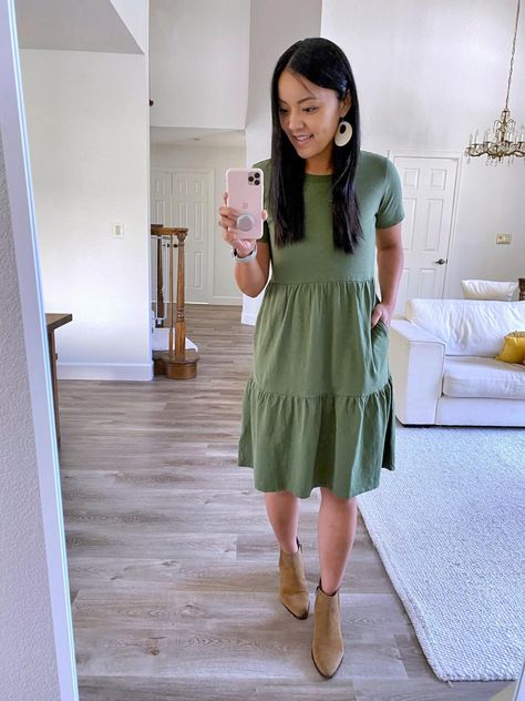 Tiered Dress Outfit, Tiered Dress Casual, Spring Business Casual Outfits, Loft Outfits, Toms Style, Ankle Boots Dress, Everyday Casual Outfits, Fashion Diva, Year In Review