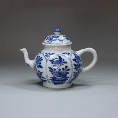 White Blue Porcelain, Teapot Reference, Blue And White Ceramics, Chinese Porcelain Pattern, Ceramic Nails, White And Blue Porcelain, China Ceramics, Teapot Chinese, Miniature Teapot