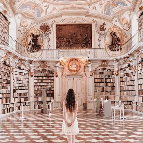 Dream Library, Beautiful Library, Library Aesthetic, Library Room, Royal Aesthetic, San Francesco, Baroque Architecture, Book Shelves, Home Libraries