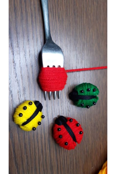 Cute ladybug making idea Tiny Craft Ideas, Ladybug Crafts For Kids, Ladybug Diy, Ladybug Craft, Fork Crafts, Diy Yarn Dolls, Paperclip Crafts, Yarn Animals, Easy Yarn Crafts