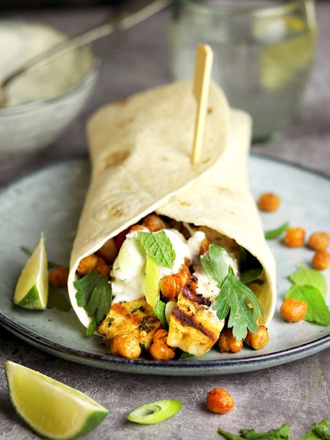 Halloumi Wrap, Vegan Halloumi, Vegan Kebab, Clean Eating Inspiration, Yoghurt Sauce, Gluten Free Wraps, Vegetarian Recipes Lunch, Grilled Halloumi, Wrap Recipe