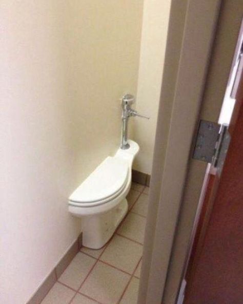 Guy Finds The Worst Construction Fails And 'Justifies' Them With Hilarious Captions (30 Pics) Ingenieur Humor, Architecture Fails, Building Fails, Justin Bieber Jokes, American Funny Videos, Awkward Texts, Construction Fails, Indian Funny, You Had One Job