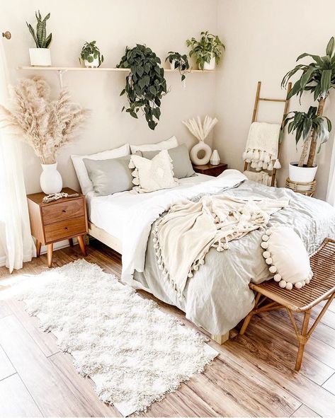 Boho Bedroom Diy, Boho Bedroom Design, Deco Studio, Boho Chic Bedroom, Bohemian Bedroom Decor, Redecorate Bedroom, Cozy Room Decor, Boho Room, Room Makeover Bedroom