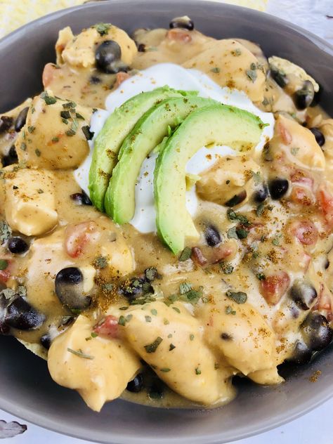 Creamy Nachos, Slow Cooker Nachos, Creamy Chicken Nachos, Nachos Chicken, Nachos Recipe Beef, Cream Cheese Spaghetti, Baked Cream Cheese Spaghetti, Meatless Dinners, Leftover Roast Beef