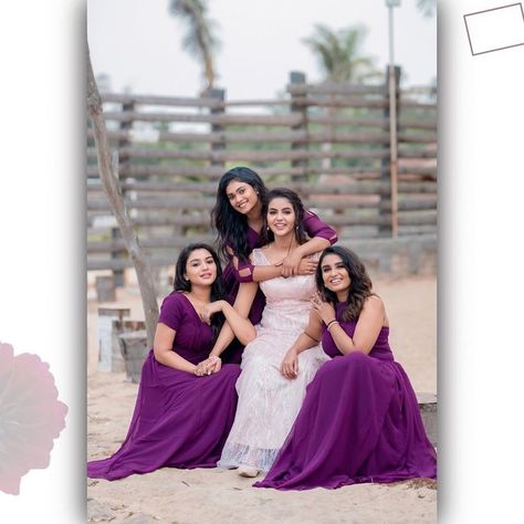 Sister Marriage Pose, Baby Shower Group Photo, Marriage Poses, Wedding Group Photos, Bachelorette Party Photo, Group Photo Poses, Group Picture Poses, Bridesmaid Photoshoot, Sisters Photoshoot Poses