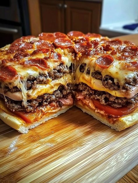 Burger Pie Recipe, Pizza Burger Pie, Pizza Grilled Cheese Recipes, Honey Garlic Ribs, Cheesy Meatloaf, Pizza Burger, Comfort Desserts, Pizza Burgers, Easy Comfort Food