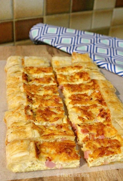 Puff Pastry Quiche Pioneer Woman, Ham Cheese Puff Pastry, Puff Pastry Quiche, Puff Pastry Recipes Savory, Savoury Finger Food, Cheese Puff Pastry, Quiche Recipes Easy, Savory Pastry, Puff Pastry Recipes