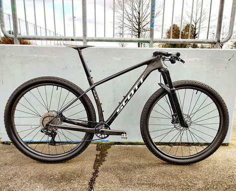 Axel Schnebelt no Instagram: “Ready to Race 2020 Scott Scale RC Worldcup Custom 6816g #scale #scottscale #scottsports #scott #hoppcarbonparts #trickstuffpiccola…” Scott Mtb, Scott Scale, Xc Mountain Bike, Scott Bikes, Cross Country Bike, Ready To Race, Downhill Mountain Biking, Mtb Bike Mountain, Bicycle Race