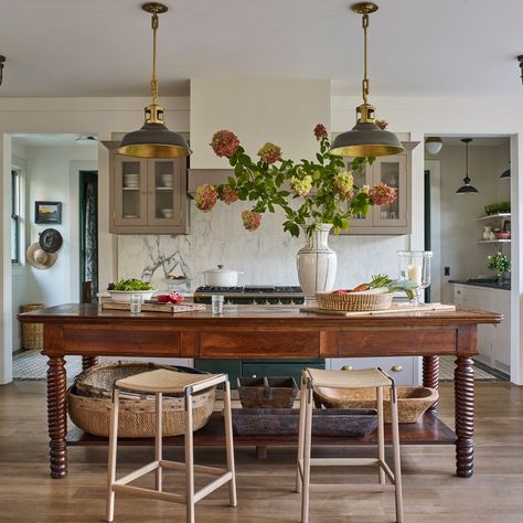 24 French Country Kitchen Ideas for a Delightfully European Cookspace | Architectural Digest Best Kitchen Lighting, Rustic Wood Floors, Patterned Tile Backsplash, French Country Kitchens, French Country Kitchen, Country Design, French Country Decorating, Hudson Valley, Country Kitchen