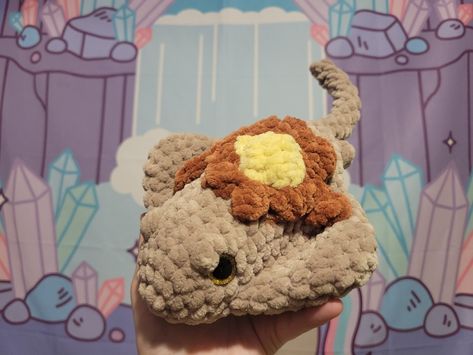 Crocheted tan stingray plushie with gold sparkly eyes, covered in syrup and butter Pancake Animals, Pancake Stingray, Stingray Stuffed Animal, Sea Pancake, Adventure Time Crochet, Crochet Plushies, Crochet Mushroom, Jake The Dogs, Crochet Items