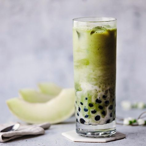 delicious and easy honeydew milk tea recipe Boba Honeydew, Boba Tea Fruit, Fruit Boba Tea, Lychee Jelly Bubble Tea, Honeydew Melon Smoothie, Honeydew Milk Tea, Kiwi Smoothie Recipes, Honeydew Smoothie, Blender Recipes Smoothies