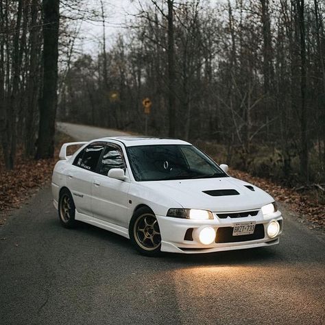 Evo 4 Mitsubishi, Evo 9, Evo 8, Clean Car, Raven Cycle, Evo X, Mitsubishi Evo, Lancer Evolution, Bugatti Cars