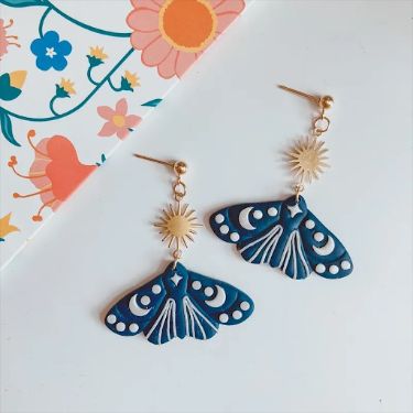 Polymer Clay Ideas Cute, Polymer Clay Crafts Ideas, Polymer Clay Jewelry Ideas, Easy Polymer Clay Ideas, Clay Jewlrey, Polymer Clay Earring Ideas, Polymer Clay Accessories, Fimo Earrings, Lunar Moth