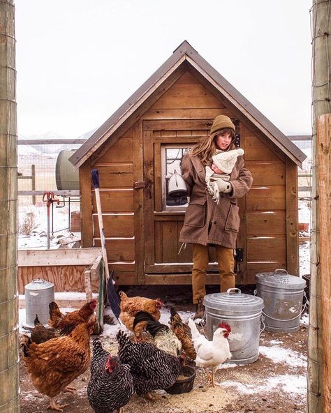 Women Farmer, Farm Chores, Future Farmhouse, Bohemian Patio, Farm Fashion, Female Farmer, Brick Garden, Rural Living, Simple Wardrobe