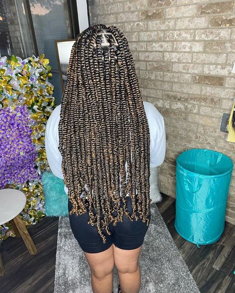 Large Spring Twists, Spring Twist Braids Long, Spring Twist Long, Long Spring Twists, Braid Colors, Spring Twist Hair, Braiding Styles, Spring Twists, Hair Twist