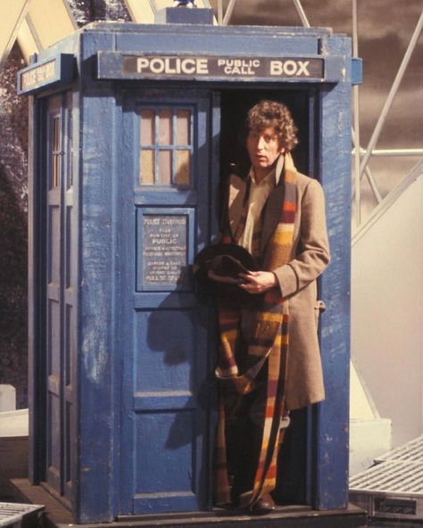 Dr Who Tom Baker, Disneysea Tokyo, Fourth Doctor, Doctor Who Episodes, Tom Baker, 4th Doctor, Science Icons, Classic Doctor Who, Doctor Who Fan Art