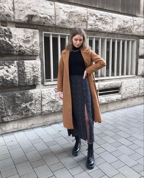 Cold Weather Maxi Skirt Outfit, Midi Skirt And Coat Outfit, Doc Martens And Stockings Outfit, Split Skirt Outfit Winter, Midi Skirt Coat Outfit, Office Doc Martens Outfit, Dr Martens Skirt Outfit Winter, Maxi Skirt Dr Martens, Midi Skirt With Boots Winter