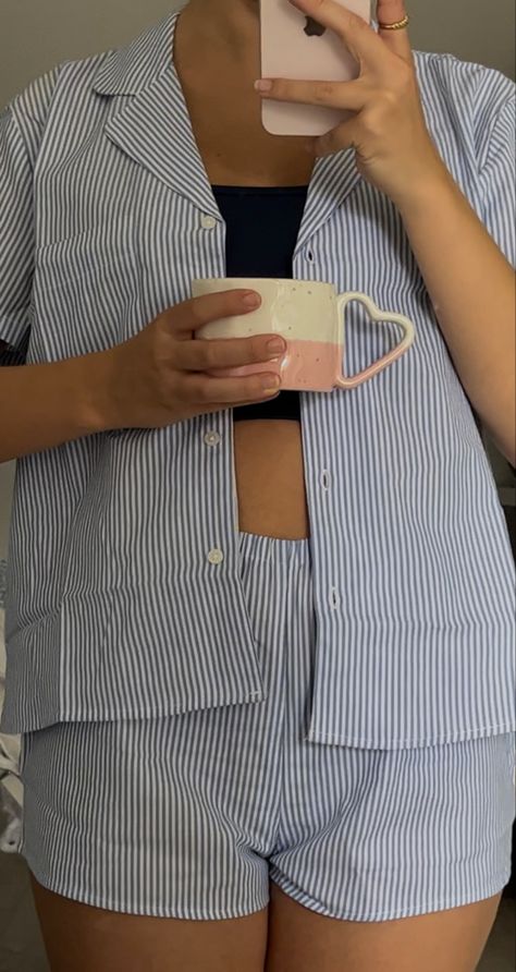 Girl holding a heart mug with coffee in her Hand Aesthetics Heart, Coffee Aesthetics, Heart Mug, Your Girl, Coffee Coffee, Coffee Mug, Coffee Mugs, Cafe, Mug