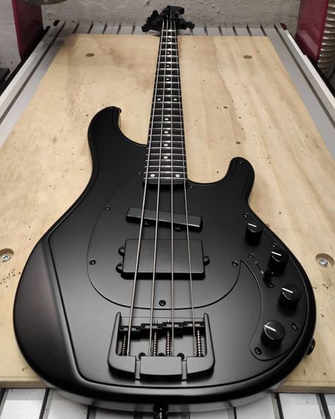 Custom Bass Guitar, Custom Bass, Black Electric Guitar, Guitar Rig, Guitar Obsession, Guitar Pics, All About That Bass, Music Accessories, Custom Guitars