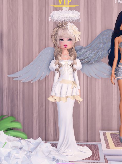 Angel theme Dress To Impress Angel Theme, Dress To Impress Angel, Angel Dress To Impress, Sleepover Outfit, Angel Theme, Dti Fits, Dti Ideas, Angel Dress, Theme Dress