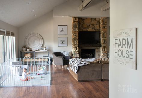 Tips for Creating an Attractive Baby-Friendly Living Room • Bumps and Bottles Baby Gate Play Area, Kid Friendly Living Room, Baby Play Areas, Play Corner, Living Room Playroom, Baby Corner, Baby Playroom, Kids Living Rooms, Baby Playpen