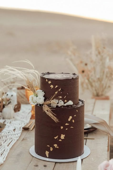 Rose Setup, Best Wedding Cakes, Morocco Desert, Chocolate Ganache Cake, Boho Cake, Chocolate Cake Designs, Pretty Wedding Cakes, Chocolate Wedding, Wedding Cake Photos