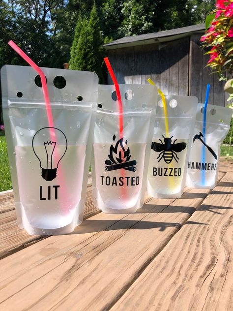 Alcohol Bottle Crafts, Spiked Seltzer, Drink Pouches, Drink Bag, Drinking Accessories, Alcohol Bottles, Diy Cricut, Pool Accessories, Adult Drinks