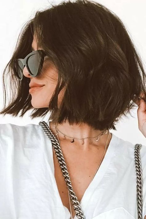 Short Brown Bob Hairstyles, Dark Brown French Bob, Long French Bob Wavy Hair, Brunette Bob Pale Skin, French Bob Straight Hair No Bangs, Grown Out French Bob, Italian Bob Haircut 2023, French Blonde, Bob Pendek