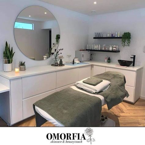 Esthetician Room Set Up Ideas, Beauty Spa Interior Design Ideas, Home Pmu Studio, Esthetician Spa Decor, In Home Facial Room, Spa Plants Decor, Esthetician Shelf Decor, Esthetician Selfie Wall, Salon Interior Design Facial Room