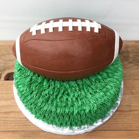 It's game day! What team are you rooting for? We don't care who wins as long as there is cake involved! Football Cakes For Boys, Chocolate Cake With Vanilla Buttercream, Superbowl Cake, Cake Transport, White Chocolate Cake, Super Bowl Football, Custom Desserts, Football Cake, Leftover Cake