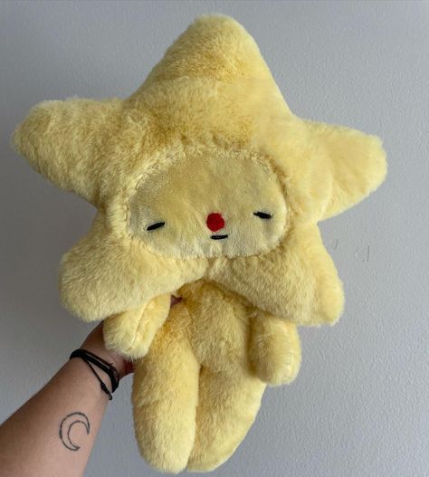 Little Lumps’s Instagram photo: “XL Star Baby Baby is up in the shop! He is weighted and so baby bunny soft! 💛⭐️” Piskel Art, 캐릭터 드로잉, Kawaii Plushies, Baby Bunny, Cute Stuffed Animals, Baby Bunnies, 영감을 주는 캐릭터, Cute Plush, Baby Star