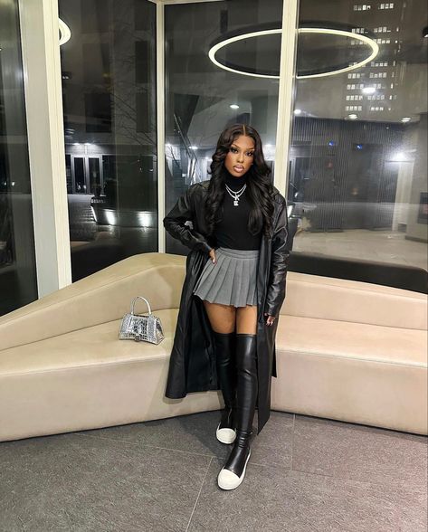 Skater Skirt Outfit Black Women, Amsterdam Fits, Going Out Outfits Fall, Skirt Outfit Black Women, Baddie Aesthetics, Bday Fits, Skater Skirt Outfit, Quick Weaves, Outfit Black Women