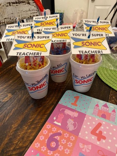 Thank You Basket Ideas For Teachers, Mom Friends Gifts, Food Teacher Gifts, Fun Teacher Appreciation Gifts, Teacher Appreciation Gifts Daily, Sonic Gift Card Teacher Appreciation, Para Appreciation Gifts From Students, Sonic Teacher Appreciation, Principals Day Gift Ideas