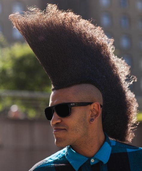 Some people don’t even know what it means to have a bad hair day! FuturistSpeaker.com #greathair #badhairday #whatthehelljusthappened Black Mohawk Hairstyles, Female Mohawk, Mohawk For Men, Mohawk Hairstyle, Short Mohawk, Mohawk Haircut, Mohawk Hairstyles Men, Mohawk Hairstyles, Peinados Recogidos