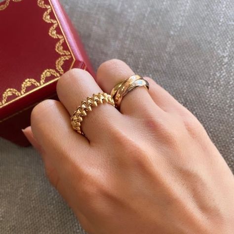 Clash De Cartier Ring Stack, Cartier Clash Ring, Luxury Gold Rings, Cartier Gold, Fancy Jewellery Designs, Handbag Essentials, Classy Jewelry, Fancy Jewellery, Stacked Jewelry