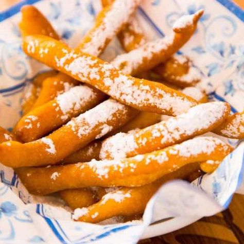 Funnel Cake Fries Recipe, Easy Funnel Cake, Funnel Cake Fries, Funnel Cake Recipe, Crispy Fries, Marshmallow Dip, Fries Recipe, Funnel Cake, Delicious Cake