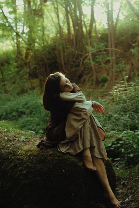 Portrait In The Woods, Portrait In The Forest, Dark Forest Senior Pictures, Whimsical Forest Photoshoot, Moody Forest Photoshoot, Woodsy Pictures, Photoshoot Concept Outdoor, In The Woods Photoshoot, Storybook Photoshoot