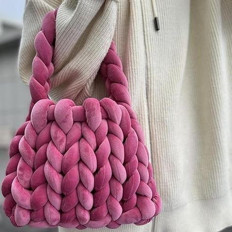 Material--Hand-Woven Messenger Bag for women is knitted from Chunky cotton yarn,simple appearance,soft and skin-friendly,delicate fabric,with elasticity. Grey Shoulder Bag, Knitting Tote Bag, Pink Shoulder Bag, Winter Knit Hats, Braid Designs, Mint Blue, Chunky Yarn, Bag Handmade, Small Wallet