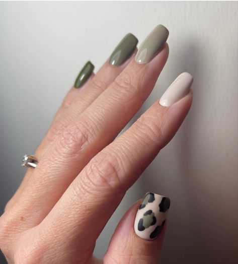 Khaki Nail Designs, Green Autumn Nails, Army Green Nails, Nile Art, Khaki Nails, Olive Nails, Green Acrylic Nails, Nail Art Designs Images, May Nails