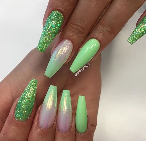 Green nails Green Glitter Nails, March Nails, St Patricks Day Nails, Marble Nail Designs, Fingernail Designs, Green Chrome, Finger Nails, Best Nail Art Designs, Nail Swag