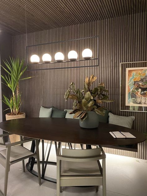 Dark wood slatted panel on the walls and ceiling! Wood Slat Ceiling, Open Plan Kitchen Dining Living, Slate Wall, Open Plan Kitchen Dining, Wood Slat Wall, Wood Accent Wall, Hall Interior, Kitchen Dining Living, Bar Room